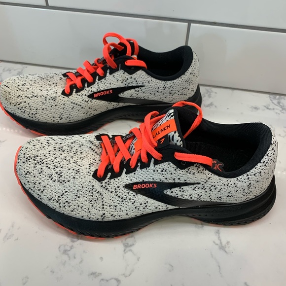 Brooks Shoes Womens Brooks Launch 7 Digital Zebra Print White And Black With Pink Laces